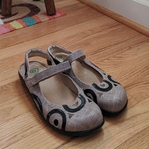 Naot Sandals (Size 9)